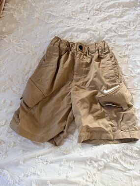 Nike Boys Cargo Shorts Youth Small Khaki Tan Athletic Utility